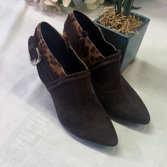 ANTONIO MELANI Brown Suede Pointed-Toe Heeled Ankle Boots with Leopard Trim - Picture 5 of 5